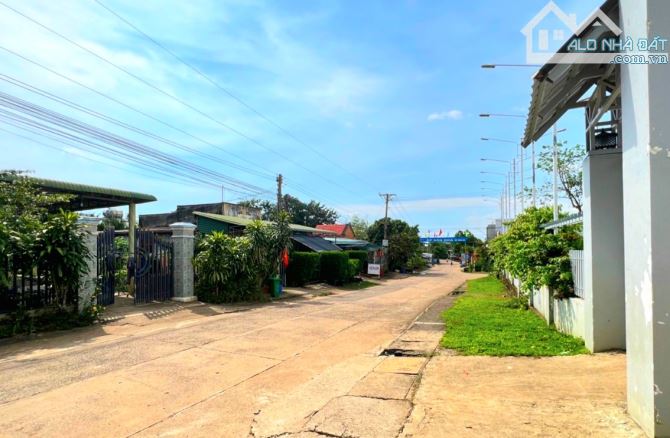 Bán lô đất 500m2 thổ cư, đường bê tông, view hồ Trị An. - 1