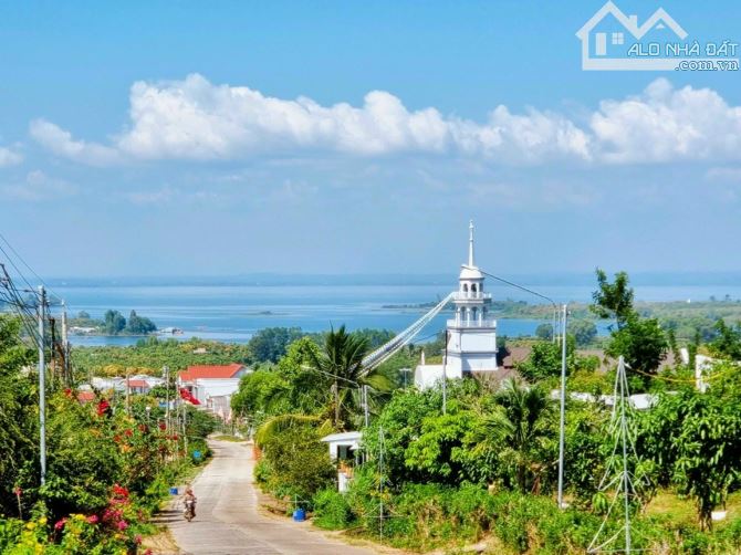 Bán lô đất 500m2 thổ cư, đường bê tông, view hồ Trị An. - 2