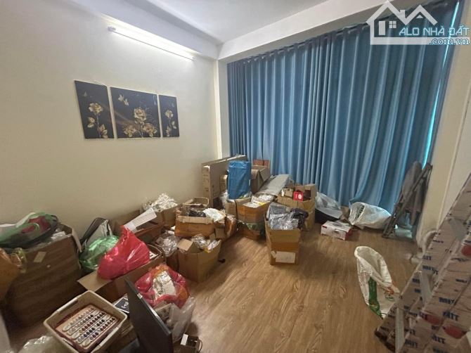MẶT PHỐ TRUNG TÂM quận CẦU GIẤY - KINH DOANH SẦM UẤT - VỈA HÈ Ô TÔ TRÁNH. 50M2 4 TẦNG - 4