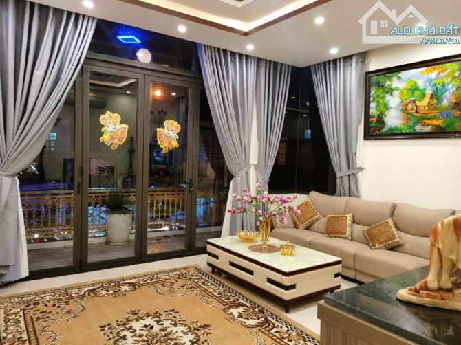 Biệt Thự 3 tầng 2 MT Vũ Tông Phan siêu đẹp DT 160m2,nội thất cao cấp, gần biển, chỉ 11 tỷ - 4
