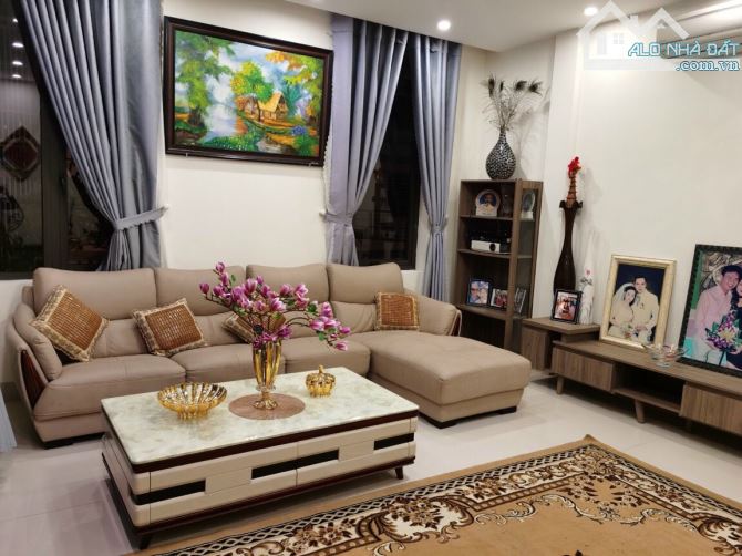 Biệt Thự 3 tầng 2 MT Vũ Tông Phan siêu đẹp DT 160m2,nội thất cao cấp, gần biển, chỉ 11 tỷ - 6