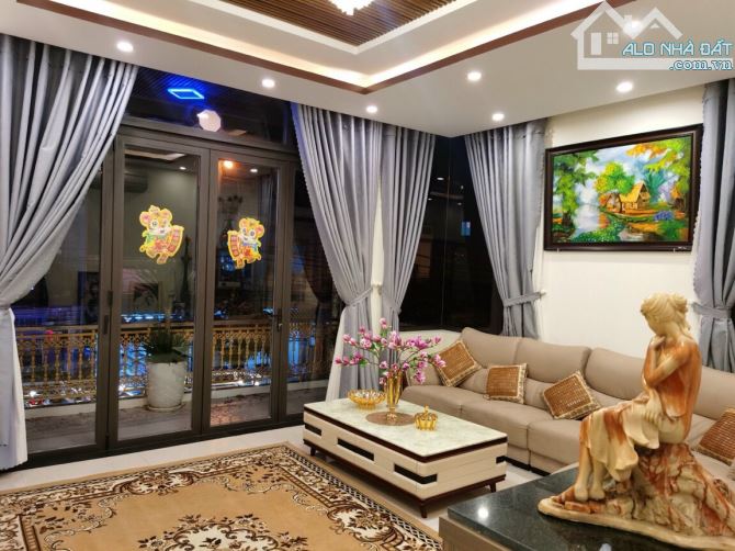 Biệt Thự 3 tầng 2 MT Vũ Tông Phan siêu đẹp DT 160m2,nội thất cao cấp, gần biển, chỉ 11 tỷ - 7
