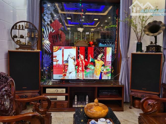 Biệt Thự 3 tầng 2 MT Vũ Tông Phan siêu đẹp DT 160m2,nội thất cao cấp, gần biển, chỉ 11 tỷ - 9