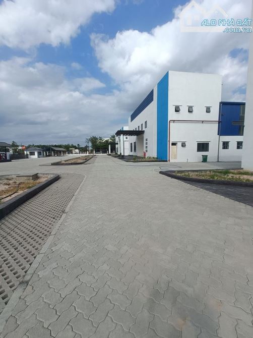 Cho thuê hoặc bán 5000 m2 đất + xưởng VP lầu trệt trong KCN Bến Cát