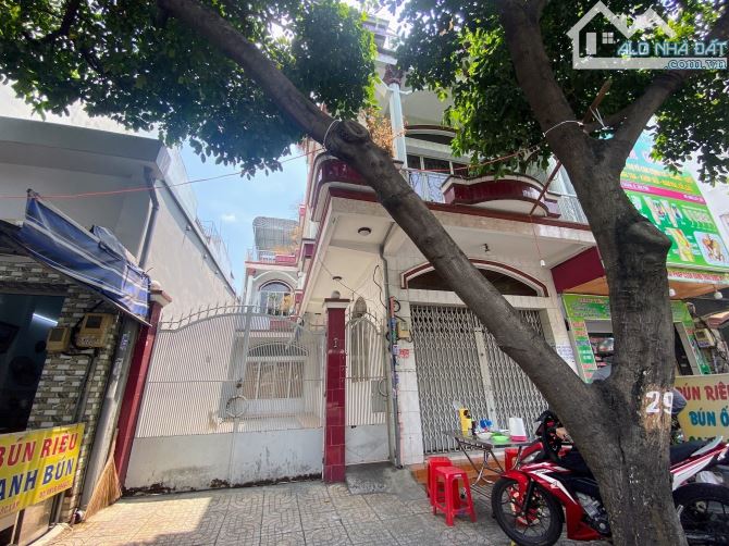 Nhà nguyên căn mặt tiền Độc Lập, DT: 8 x 20m, trệt, 2 lầu, sân để xe