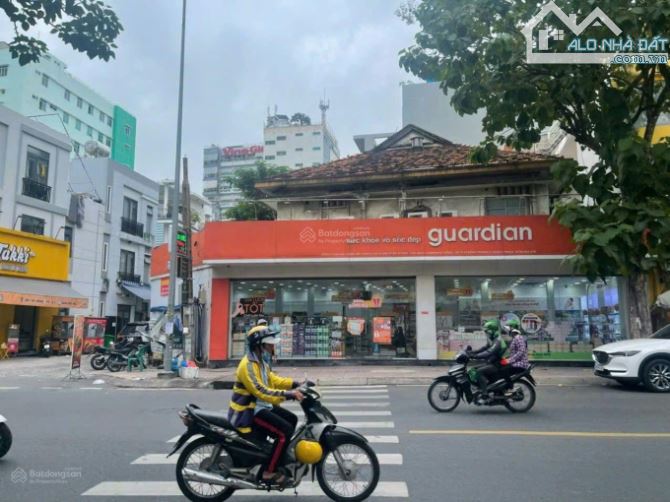 Bán Khuôn Đất Mặt Tiền đường Ngay vòng xoay Phù Đổng, Q.1 7x20 - Đất Trống - Gía : 101 Tỷ
