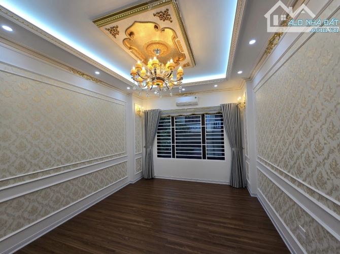 Cần bán gấp nhà phân lô phố Trần Quốc Hoàn 55m2, 5T, ô tô tránh, thang máy, 2 mặt thoáng S - 2