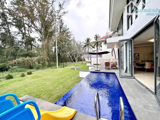 Cần bán biệt thự mặt biển The Ocean Villa Da Nang, bước chân xuống thềm là biển - 22