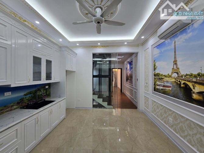 Cần bán gấp nhà phân lô phố Trần Quốc Hoàn 55m2, 5T, ô tô tránh, thang máy, 2 mặt thoáng S - 3