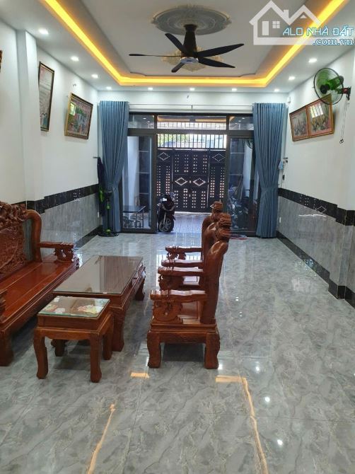 Bán nhà mặt tiền  ngay Go Dĩ An, 110m2, 4 tầng chỉ 6 ty - 3