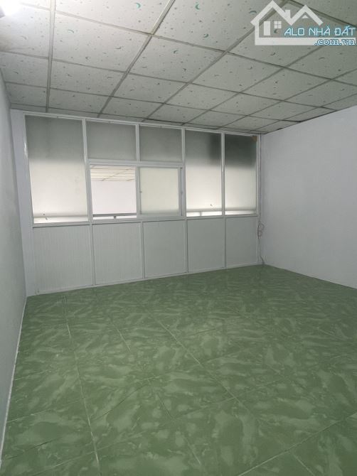 Bán nhà ngay Ngã 3 Đông Quang , 1ty780 60m2 , 3 Phòng Ngủ, Đường ÔTô giáp Q12 - 3