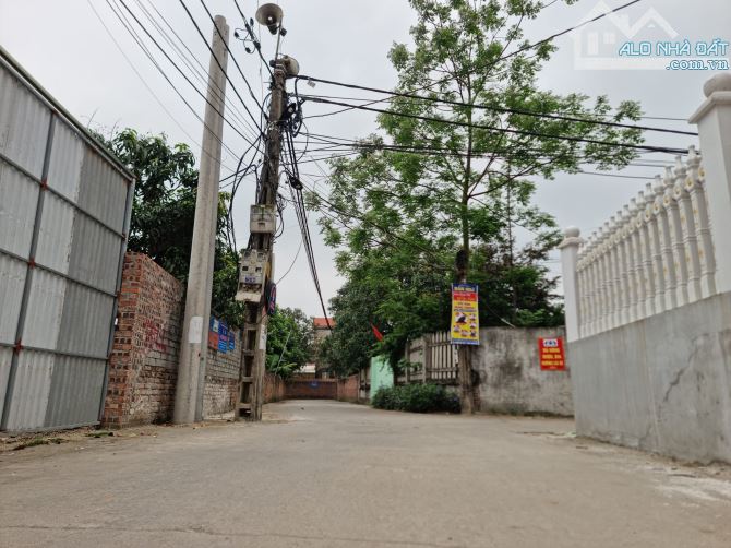 Trục chính kinh doanh gần trung tâm Thị Xã Quế Võ - Bắc Ninh. Dt 100m2 x 4.5m mặt tiền - 3