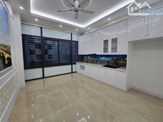 Cần bán gấp nhà phân lô phố Trần Quốc Hoàn 55m2, 5T, ô tô tránh, thang máy, 2 mặt thoáng S - 4