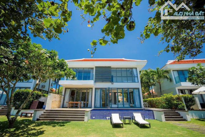 Cần bán biệt thự mặt biển The Ocean Villa Da Nang, bước chân xuống thềm là biển - 8