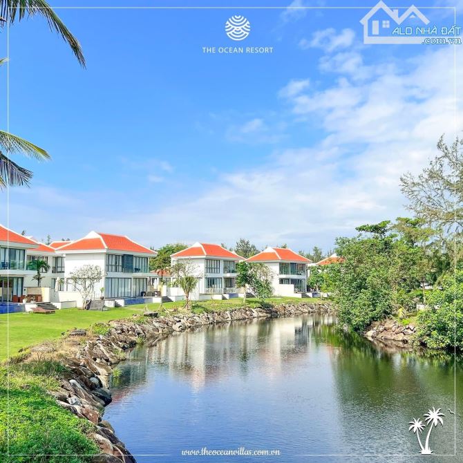 Cần bán biệt thự mặt biển The Ocean Villa Da Nang, bước chân xuống thềm là biển - 9