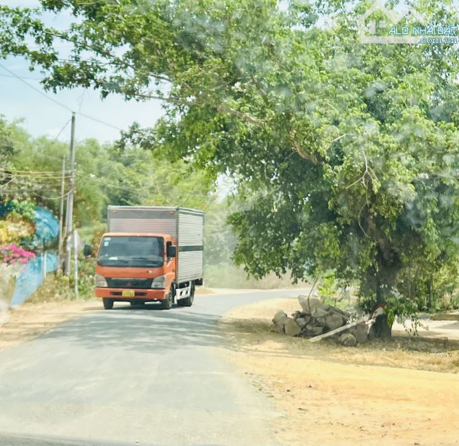 Bán lô đất đường nhựa 20m cách cao tốc Mộc bài 7km giá 450tr