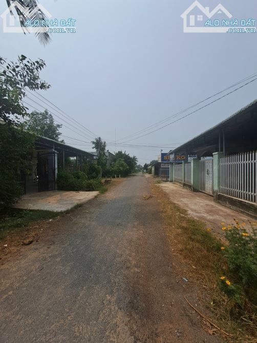 Bán đất tặng căn nhà cấp 4 giá 700tr, diện tích 6,69mx16m tại Long Thành Nam, Hòa Thành
