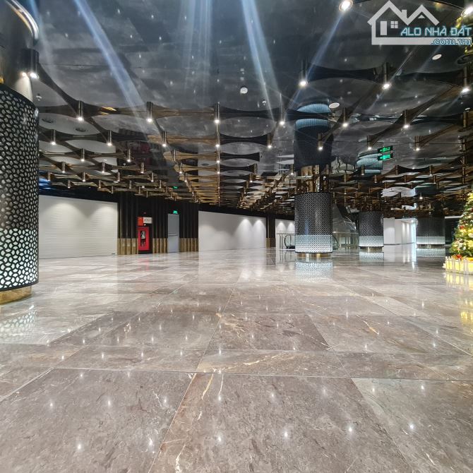 Cho thuê văn phòng tòa nhà The West giá rẻ DT từ 280m2 - 800m2 - 1