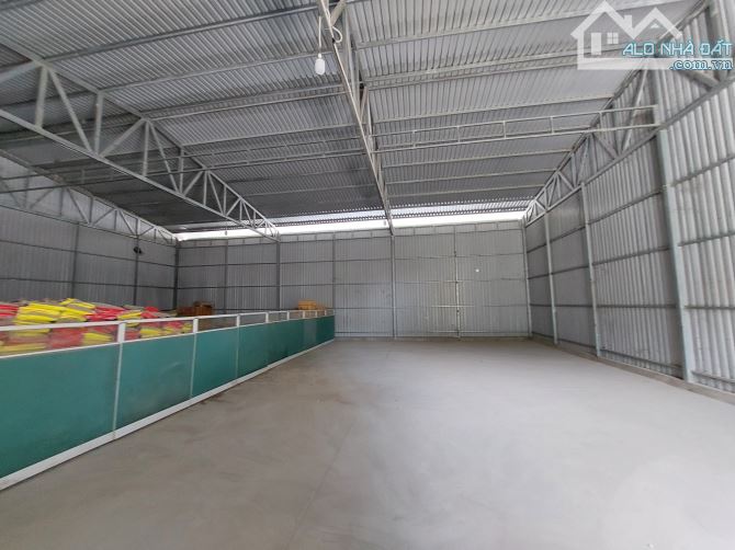 Cho thuê nhà kho nhỏ DT 250m có 2 cửa nhập xuất đường xe container vào ban ngày. - 2