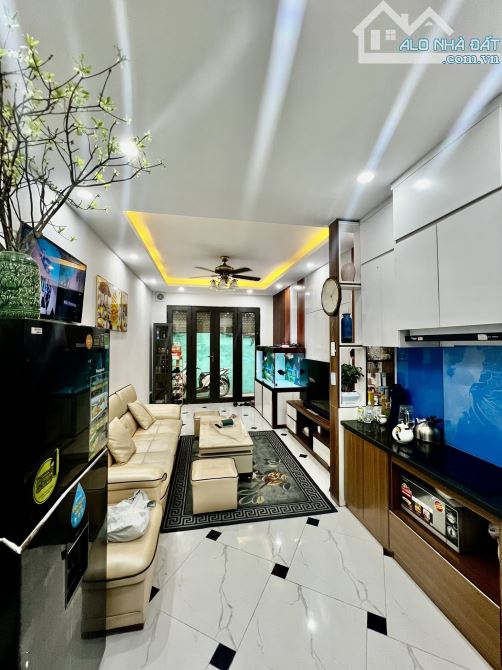Khương Đình dt 38m 6 tầng MT  3.4 M giá  6.5 tỷ - 2