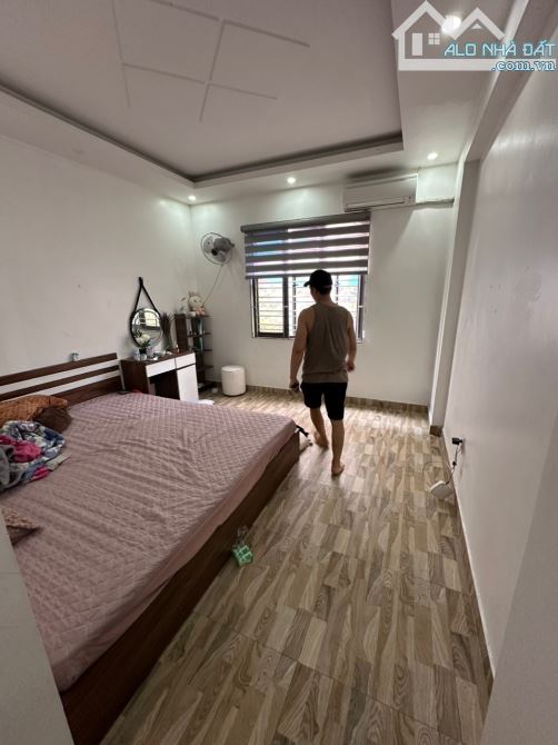 Bán nhà 4 tầng mặt ngõ Trần Nguyên Hãn ô tô nhỏ vào cửa - 3