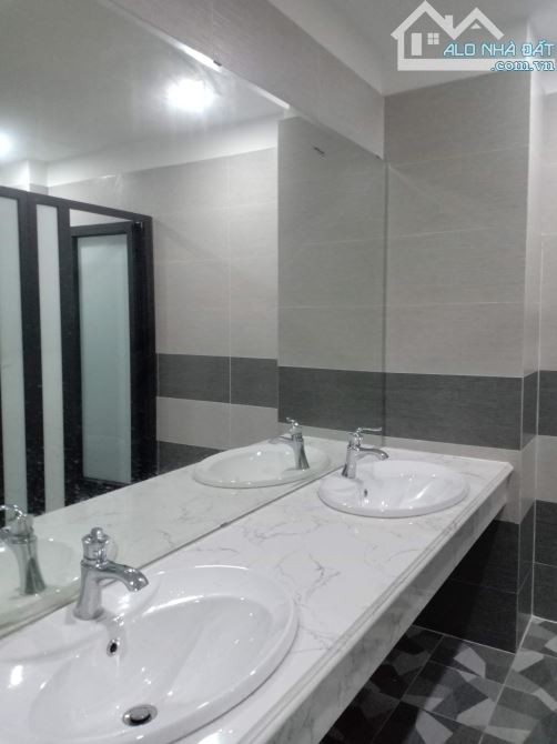 Cho thuê nhà Phố Khúc thừa dụ, cổng CV Cầu giấy 150m2x9T, mt 8m thông sàn làm Vp Spa - 1