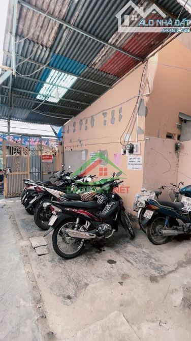 GIÁP QUẬN 1  NHÀ 120M2  NGANG 4.5M  DÒNG TIỀN 30TR/THÁNG  RẺ HƠN BANK  9.x TỶ - 1
