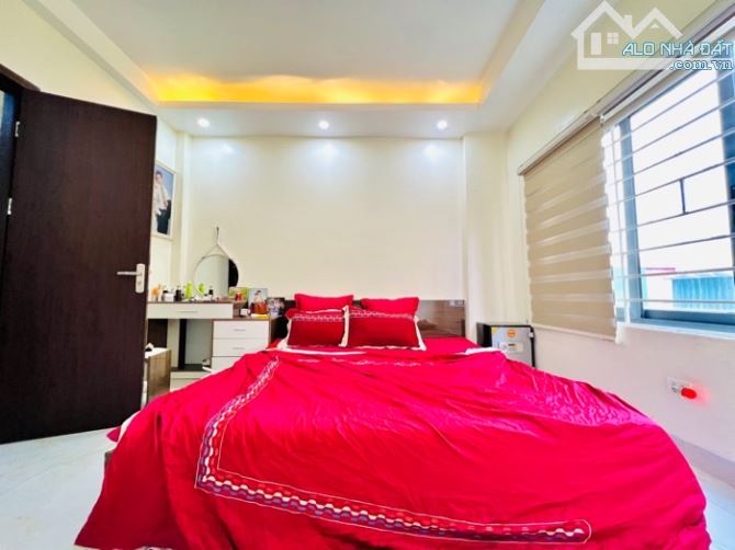 Nhà phân lô 43m2 Định Công, ở ngay, có gara, gần mặt phố - 1