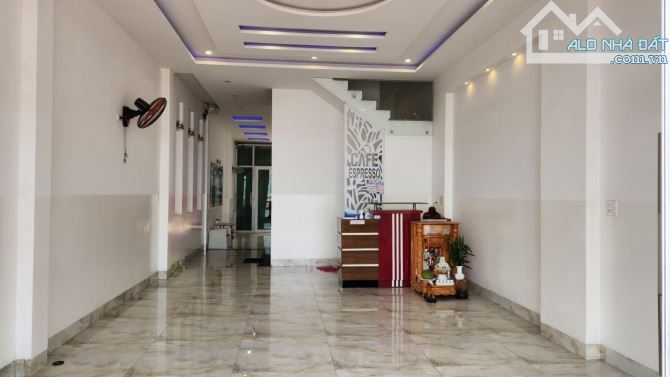 Bán khách sạn 5 tầng, 2 MT đường Đống Đa, Tp Quy Nhơn - 2