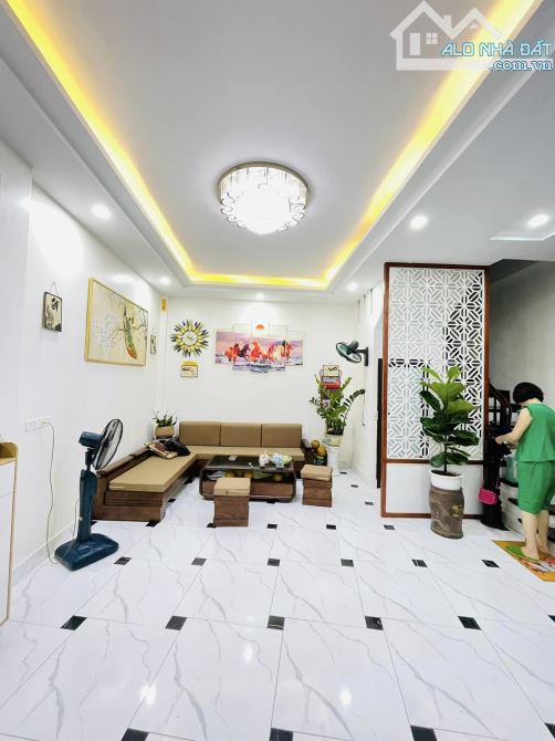 Nhà Đẹp, ở Luôn, gần Đại học, Học Viện, đường Láng, Chùa láng, Đống Đa.Giá : 7,8 Tỷ - 2