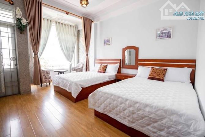 Cho thuê khách sạn mặt tiền đường Mê Linh 6 tầng có thang máy , giá cho thuê 40 Triệu/Thán - 3