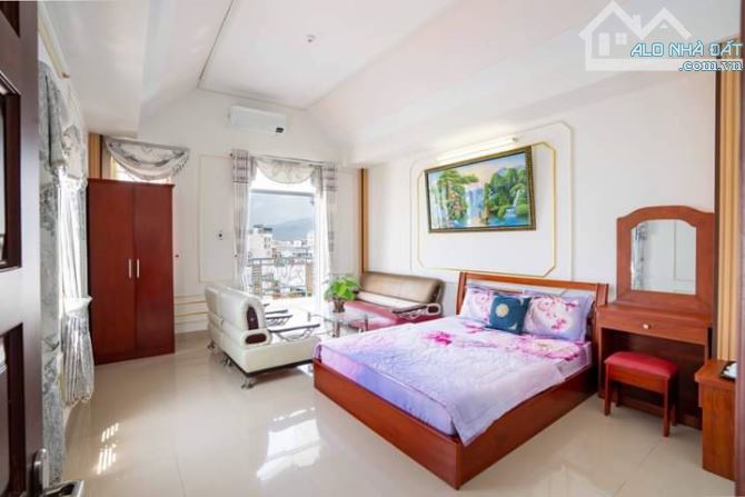 Cho thuê khách sạn mặt tiền đường Mê Linh 6 tầng có thang máy , giá cho thuê 40 Triệu/Thán - 4