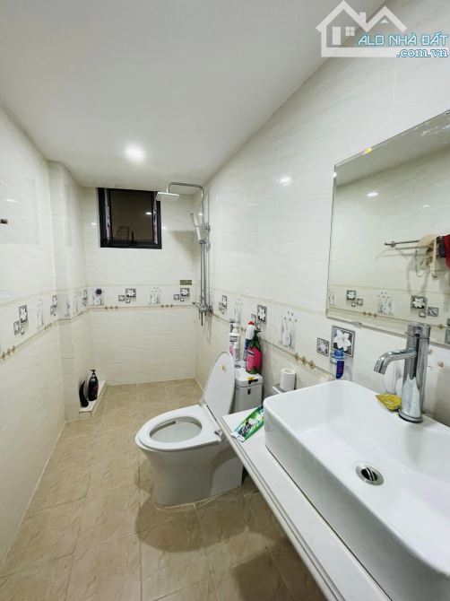 Nhà Đẹp, ở Luôn, gần Đại học, Học Viện, đường Láng, Chùa láng, Đống Đa.Giá : 7,8 Tỷ - 4
