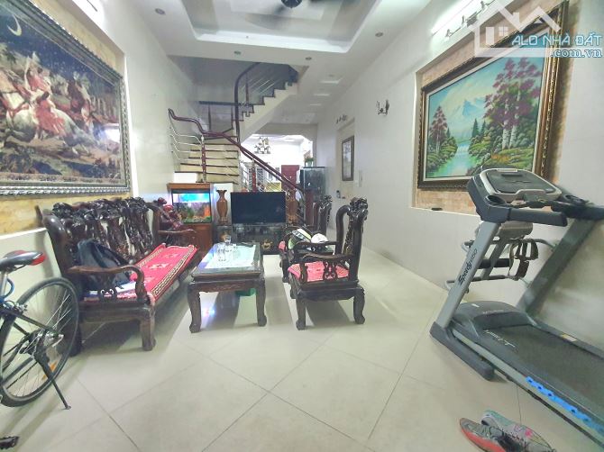 Bán GẤP nhà mặt ngõ Giải Phóng 70m 4 Tầng – Ô tô tránh - Kinh doanh – Giá 15,5 Tỷ