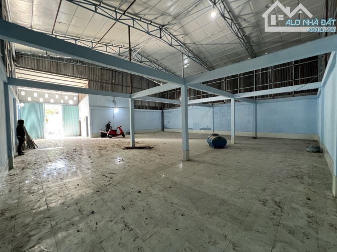 Kho xưởng 300m² trong KDC Hưng Phú 1