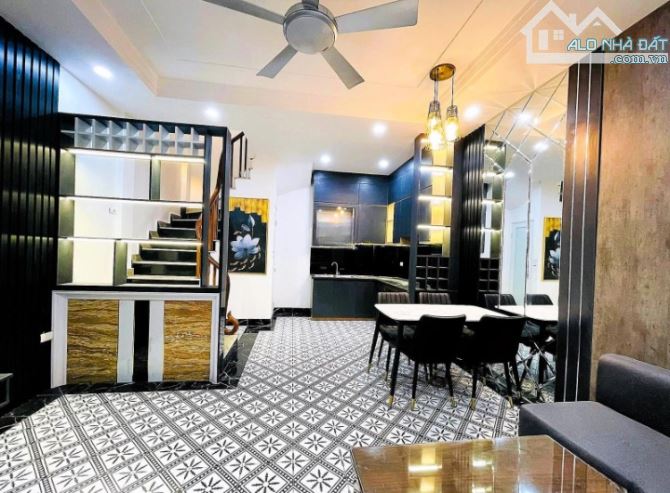 Nhà đẹp Trạm Trôi, Lai Xá 35M 5 Tầng, 4 phòng, nội thất, 30m ô tô đỗ giá 4.5 tỷ