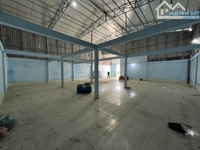 Kho xưởng 300m² trong KDC Hưng Phú 1 - 1