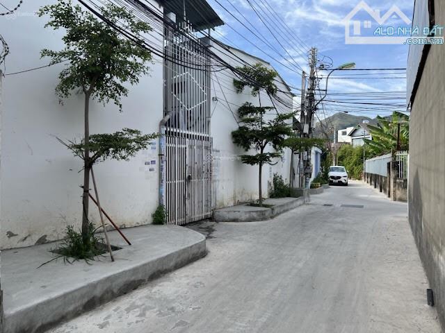 Bán dãy trọ 7 phòng hẻm Đặng Lộ, Vĩnh Hải, Nha Trang. Dt:152,4m2. Sổ hồng. Giá:4,3 tỷ - 2