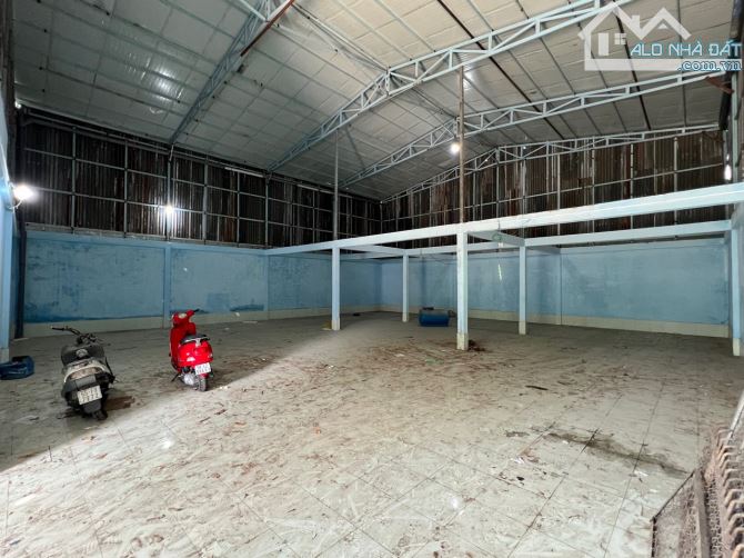 Kho xưởng 300m² trong KDC Hưng Phú 1 - 2