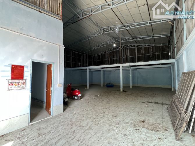 Kho xưởng 300m² trong KDC Hưng Phú 1 - 3