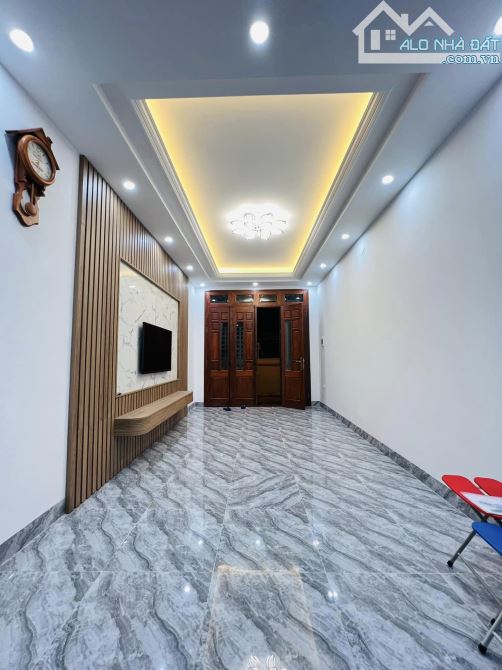 Bán nhà Xuân Phương 32M 5 Tầng, 4 phòng, chỉ 60m ô tô đỗ giá 4.8 tỷ
