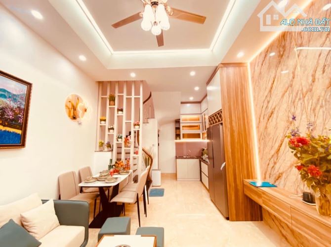 Nhà gần mặt phố, 50m ô tô đỗ kinh doanh Di Trạch, phố Nhổn 5 Tầng giá 4.3 tỷ