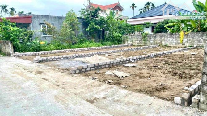 Mr Tùng chào 1 lô cạnh nhà Văn Hoá thôn Chùa xã Hoa Động cách Hoàng Huy 300m