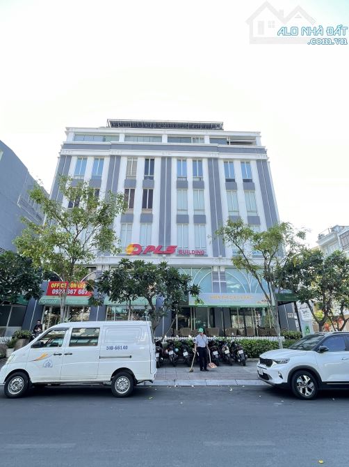 Bán gấp Building MT Hoàng Sa, P.Tân Định, Q1. DT 21x17m, CN 400m2. XD: Hầm 7 lầu. 105 tỷ