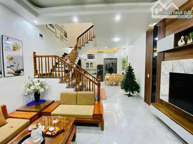 Cho thuê nhà 4 tầng full đồ xịn sò ở Phương Lưu, thích hợp ở và làm văn phòng.