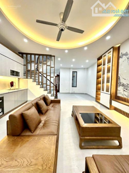 Bán nhà Đại Mỗ, Nam Từ Liêm xây 5 Tầng, 4 phòng, ô tô đỗ gần, nhỉnh 5 tỷ