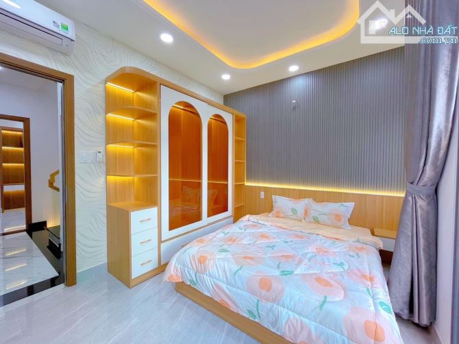 Bán gấp nhà 50m2 , Phan Văn Hân p17 q Bình Thạnh , hẻm xe hơi , có sổ riêng , giá 6tỷ950 - 5