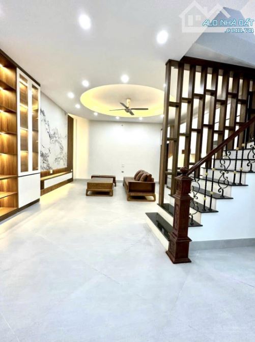 Bán nhà Đại Mỗ, Nam Từ Liêm xây 5 Tầng, 4 phòng, ô tô đỗ gần, nhỉnh 5 tỷ - 1