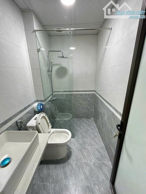 Chỉ 2.5 tỷ nhận nhà Di Trạch xây 5 Tầng, 3P Ngủ, 80m đường lớn ô tô đỗ, đường 32 - 6