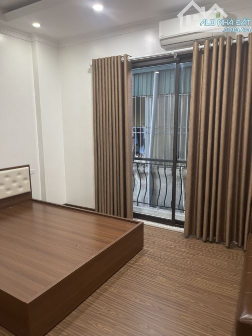 Nhà Đẹp Thạch Bàn, Long Biên - 35m² - 5 tầng - Ngõ ô tô - Tiện ích xung quanh